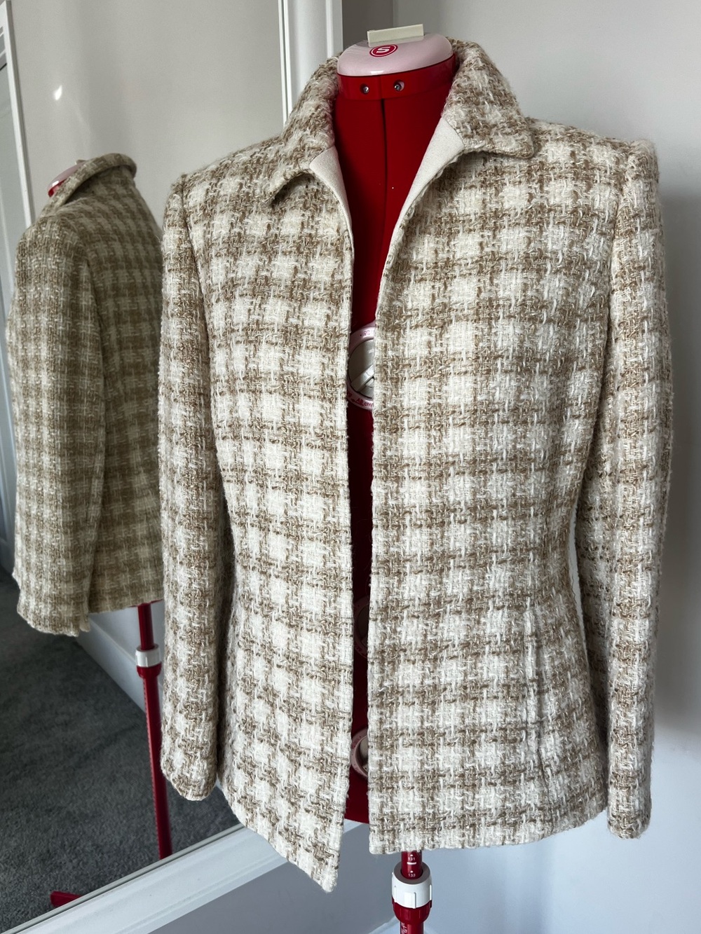 Tahari Cream & Tan Plaid Tweed Blazer size 4-6